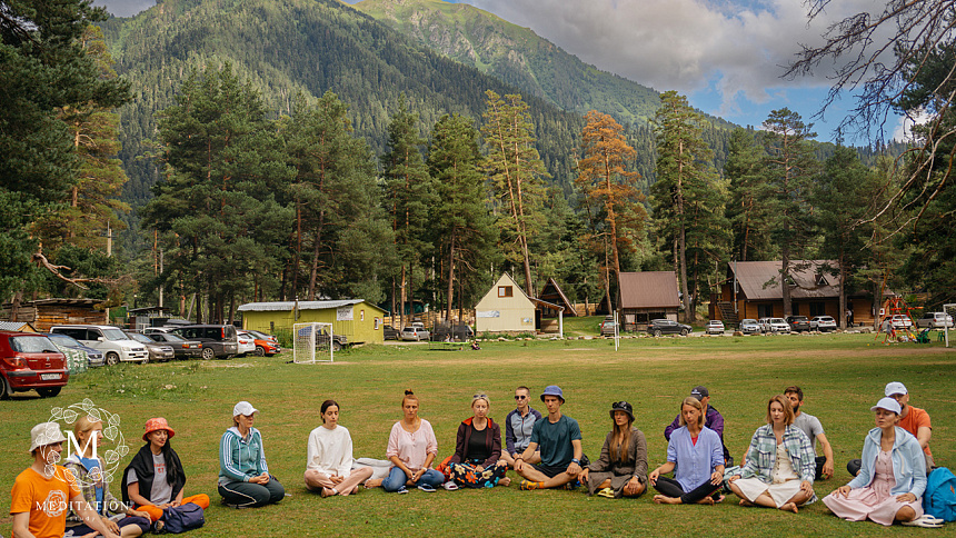 медитация в горах фото