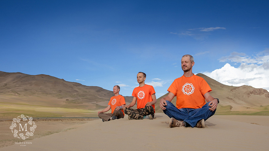 Сукхасана (поза по-турецки) для медитации фото