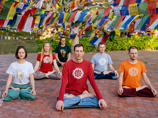 Групповая медитация: плюсы и польза