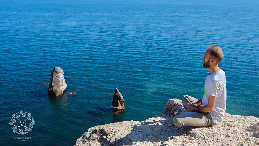 Медитация у моря фото