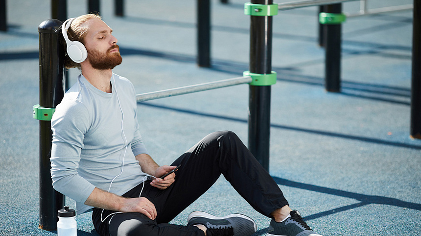 Медитация на спорт площадке фото