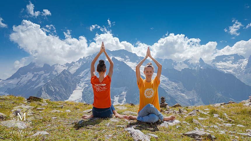 асаны в горах фото