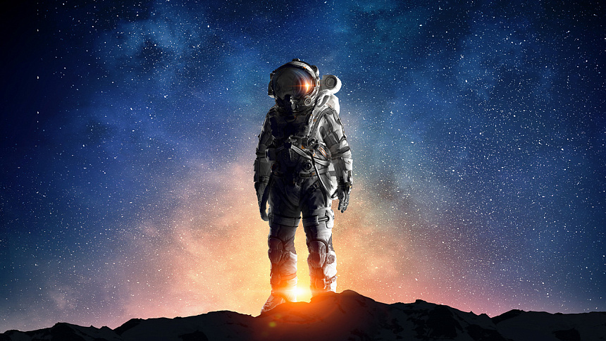 астронавт в скафандре фото