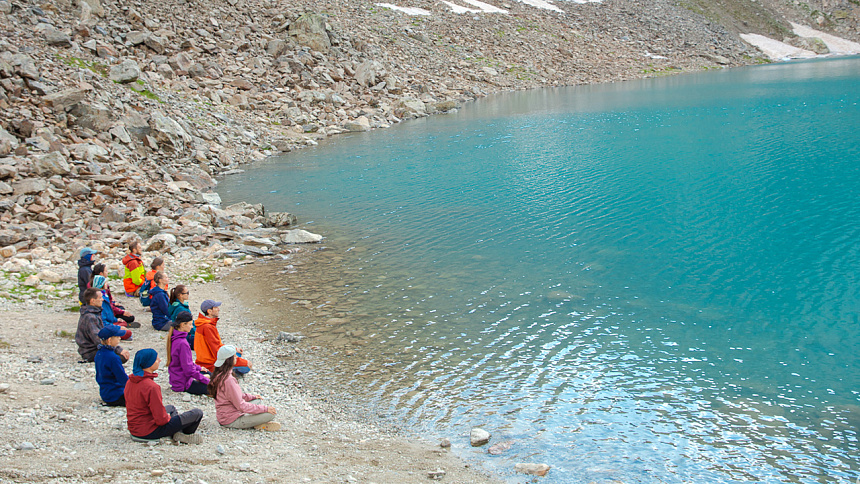 озеро в горах, медитация