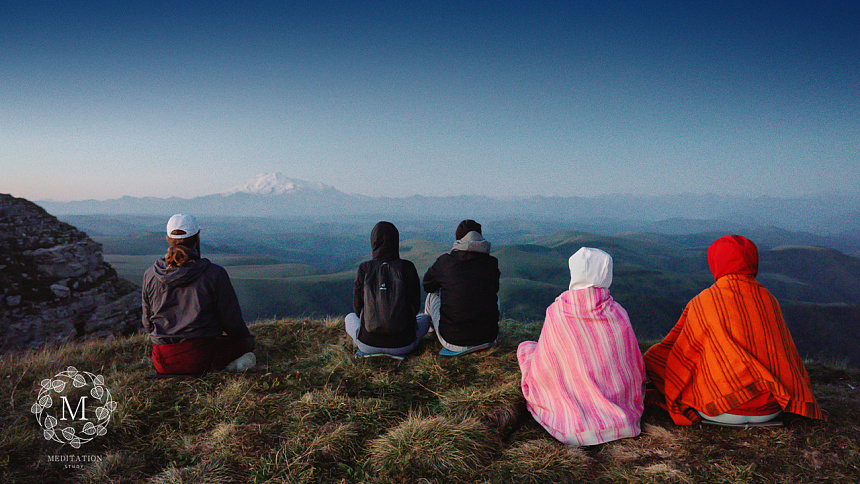 медитация на горе фото