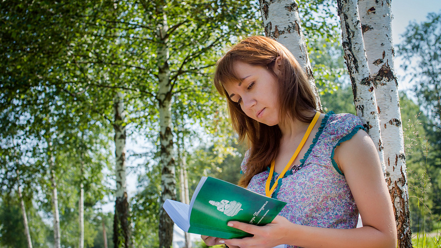 книга, девушка читает