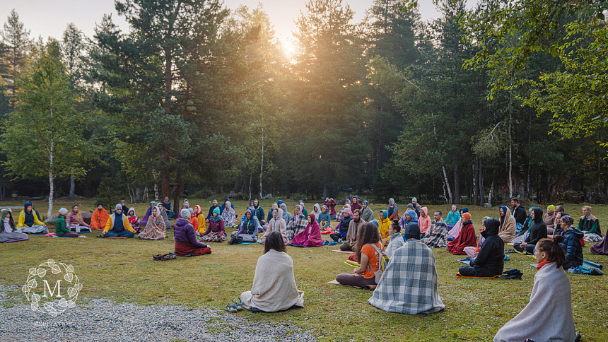 Медитация ранним утром фото