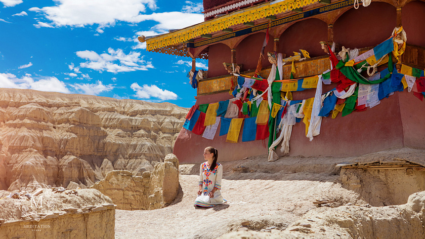 флажки, небо, девушка