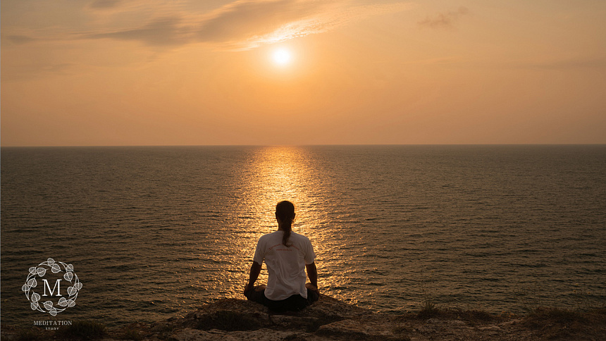 медитация у моря фото