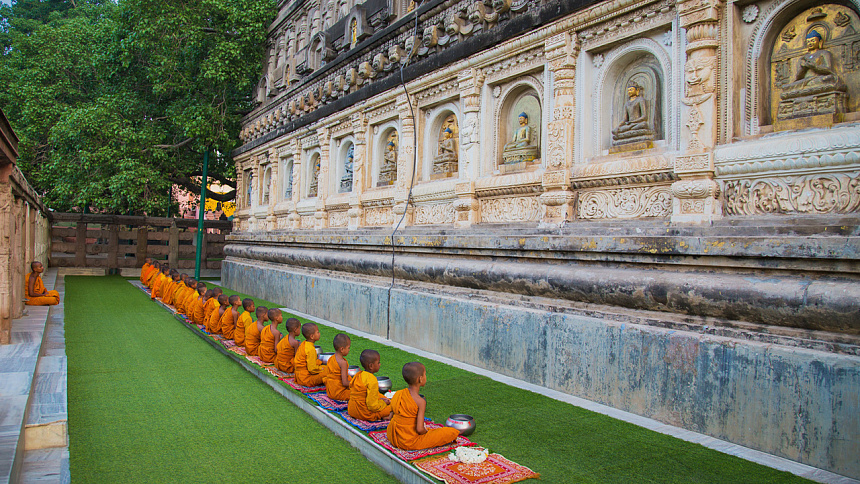 мальчики медитируют