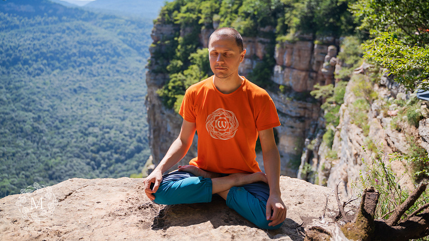 Александр Дувалин, поза лотоса